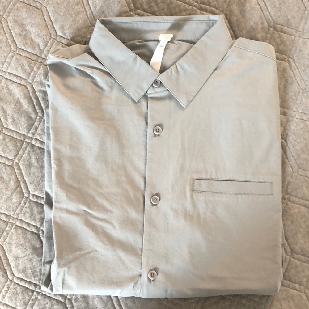 NWT Lululemon Off The Chain Buttondown